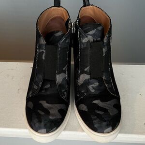 Paolo Black and Gray Camo Wedge Sneaker EXCELLENT CONDITION